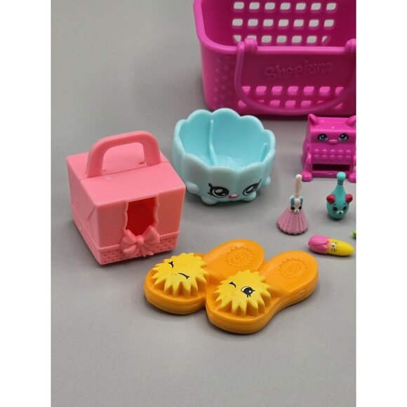 Shopkins 22 Pc Assorted Toy Lot - Picture 2 of 8